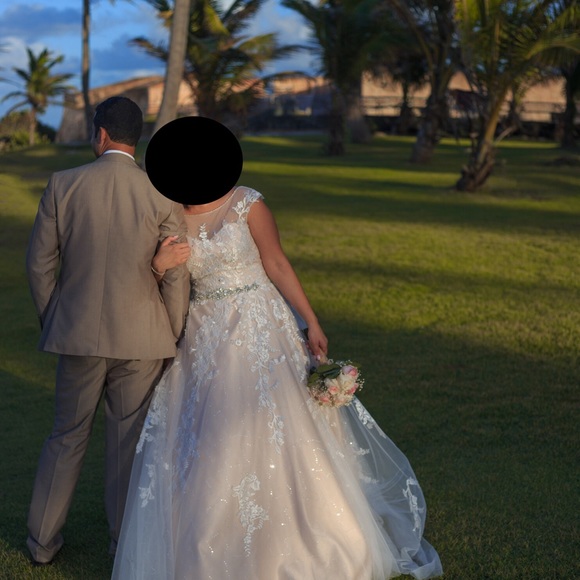 Dresses & Skirts - Beautiful wedding dress